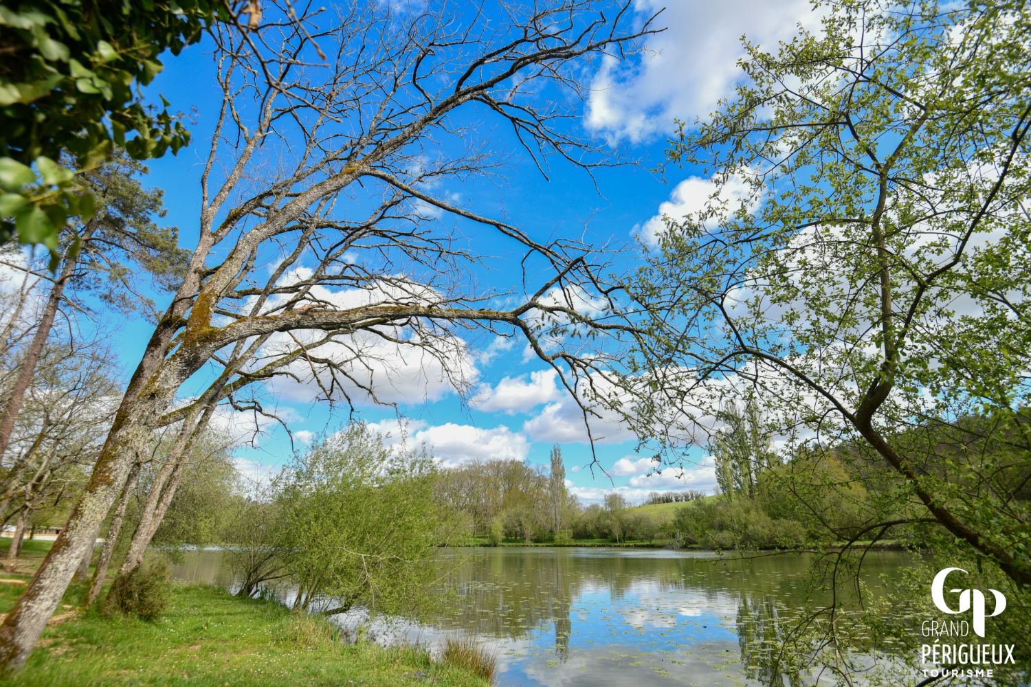 lac de neufont dordogne